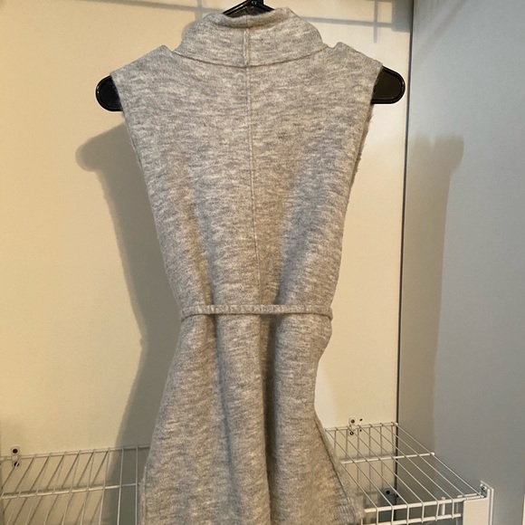 SOLD!!!! ARITZIA CARDIGAN - Picture 3 of 4